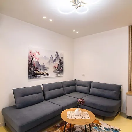 Super Center Apartment