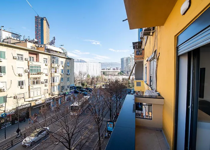 Super Center Apartment