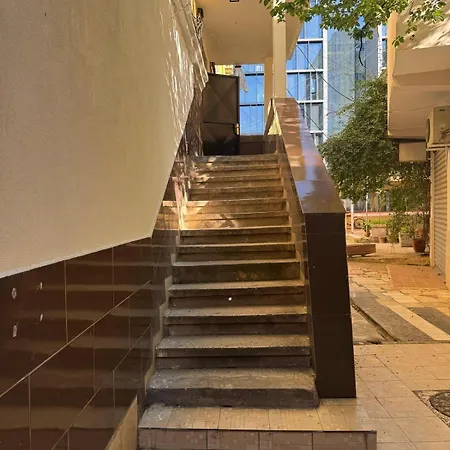Super Center Apartment