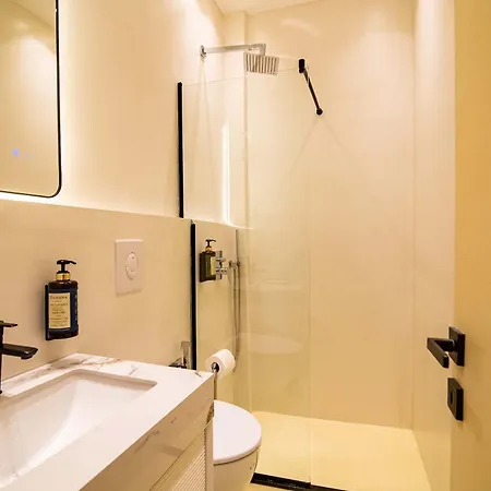 Super Center Apartment