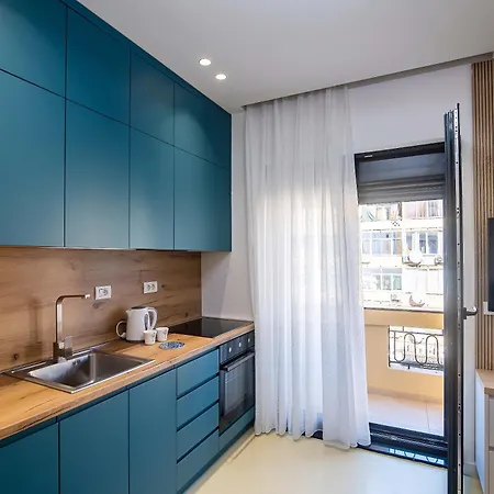 Super Center Apartment